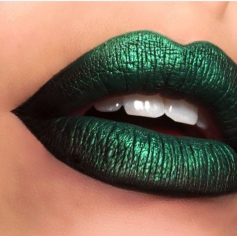 Lip Art Makeup, Green Lipstick, Bright Eye Makeup, Green Lips, Dark Red Lips, Metallic Lipstick, Beauty Hacks Nails, Melt Cosmetics, Love Lips