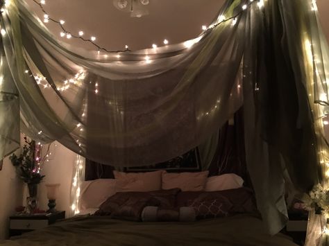 Dark Green Bed Canopy, How To Hang Canopy Over Bed, Bed Canopy Corner, Bed Canape Ideas, Sage Green Canopy Bed, Green Canopy Bed Curtains, Small Bed Canopy, Bed Tent Aesthetic, Tapestry Bed Canopy