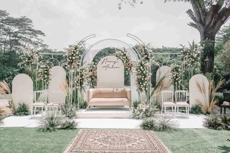 Konsep Pernikahan Outdoor, Konsep Wedding Outdoor, Dekorasi Wedding Outdoor, Wedding Backdrop Design Outdoor, Pernikahan Outdoor, Indoor Wedding Decorations, Outdoor Wedding Backdrops, Wedding Stage Backdrop, Wedding Stage Decor