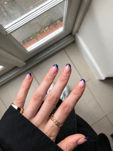 Minimal blue nail art french manicure French Manicure Navy Tips, Short Nail Blue French Tip, Navy Blue Tipped Nails, Blue Tip French Manicure, Denim Blue French Tip Nails, French Manicure With Navy Blue, Short French Color Nails, Navy Blue Nail Tips, Minimal Blue Nails