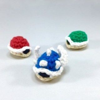 Mario Shell, Koopa Shell, Crochet Mario, Mario Crochet, Pokemon Crochet Pattern, Crocheted Stuff, Shell Pattern, Yarn Sizes, Crochet Keychain