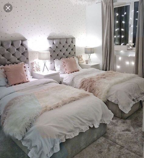 Bedroom Ideas For Two Sisters, Twin Bedroom Decor, Twin Girl Bedrooms, Sister Bedroom, Bedroom Ideas For Teenage Girl Rooms, Shared Girls Room, Shared Girls Bedroom, 2 Sisters, Girl Bedroom Decor