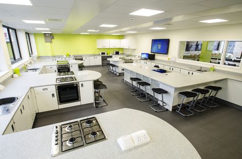 Inspirational food technology room at Southlands High School Cooking School Interior, Cooking School Design, Cooking Class Kitchen, Technology Room, Kitchen Classroom, Cooking In The Classroom, Tech Room, Classroom Interior, Laboratory Design