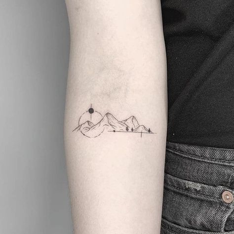 Tattoo Montagne, Jt Tattoo, Moutain Tattoos, Small Mountain Tattoo, 27 Tattoo, Geometric Mountain Tattoo, Bachelorette Tattoos, Mountain Tattoo Simple, Rings Tattoo