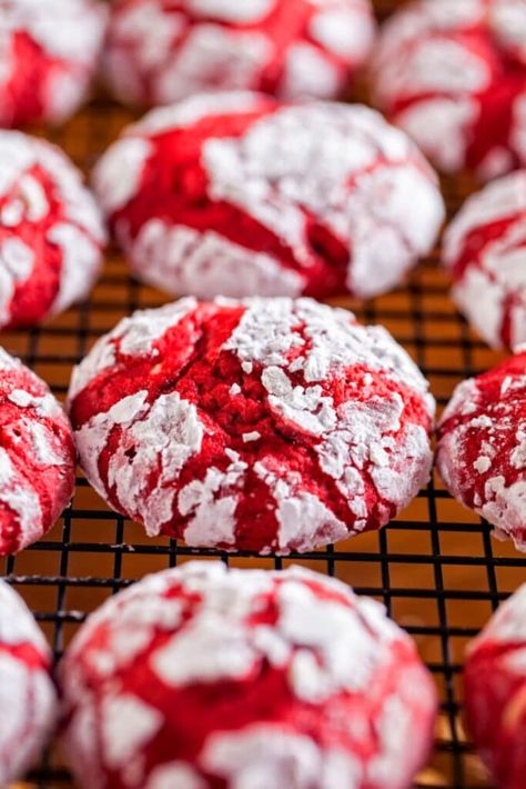 Red Crinkle Cookies, Christmas Cookies To Make, Red Velvet Crinkles, Red Velvet Crinkle Cookies, Favorite Christmas Cookies, Crinkle Cookies Recipe, Cookies To Make, Pumpkin Cinnamon Rolls, Swirled Bread