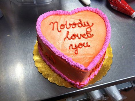 Nobody loves you Mean Cakes, Wedding Cake Fails, Cake Meme, Cursed Cakes, Bad Cakes, Minimalist Cakes, Ugly Cakes, Funny Cakes, Cake Fails