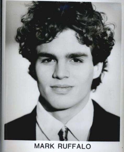 Mark Ruffalo 90s, Young Mark Ruffalo, Bruce Banner Hulk, Friends Travel, Ideal Man, Mark Ruffalo, Man On The Moon, Marvel Actors, Man Thing Marvel