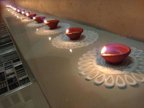 Diwali Decoration Ideas, Diya Decoration Ideas, Home Flower Decor, Rangoli Designs Simple Diwali, Rangoli Simple, Diwali Festival Of Lights, Diwali Decoration Items, Diwali Decorations At Home, Rangoli Side Designs