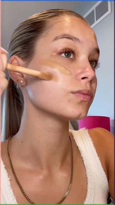 Makeup For Facial Features, Hoco Makeup Ideas Tutorial, How To Get Flawless Makeup, Scandi Makeup Tutorial, Rachel Green Makeup Tutorial, Scandinavian Makeup Tutorial, Good Foundation Makeup, Clean Makeup Routine, Slim Face Makeup