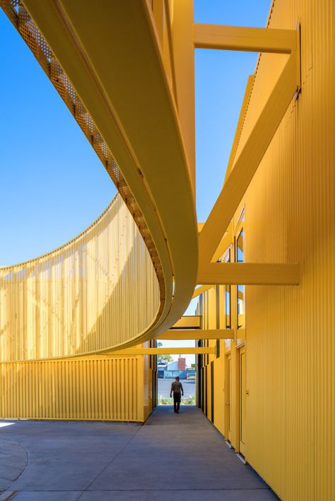 Los Angeles High School, Delta Light, Yellow Walls, School Building, Charter School, Royal College Of Art, Inner City, Facade Design, Mellow Yellow