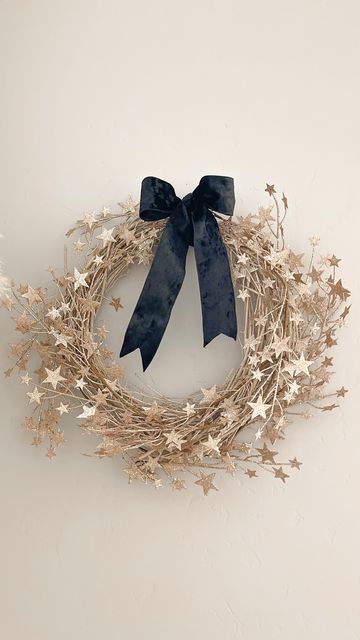 Star Wreath Christmas, Christmas Star Wreath Ideas, Star Christmas Wreath, Diy Star Wreath, Small Star Wreath, Grapevine Wreath Ideas Christmas, Gold Garland Christmas, Paper Stars Garland Diy, Star Wreath Ideas