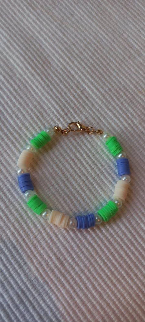 Blue and green purl clay bead bracelet Blue And Green Bracelet Ideas, Blue And Green Clay Bead Bracelet, Band Bracelets, Beaded Braclets, Preppy Bracelets, Clay Bead Bracelet, Bracelet Inspo, Rubber Band Bracelet, Clay Bracelet