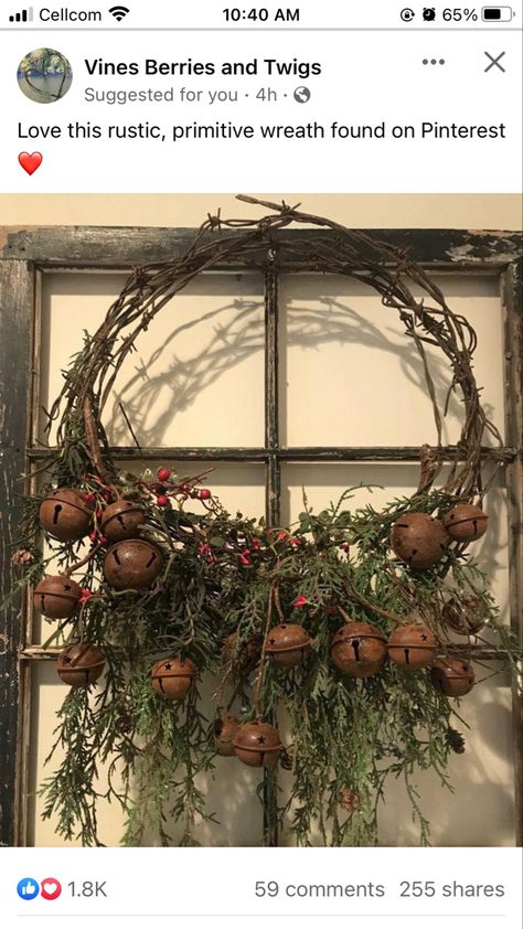 Primitive Christmas Decorating, Simple Wreath, Front Porch Christmas Decor Ideas, Porch Christmas Decor Ideas, Porch Christmas Decor, Front Porch Christmas, Country Christmas Decorations, Christmas Decor Ideas Diy, Porch Christmas