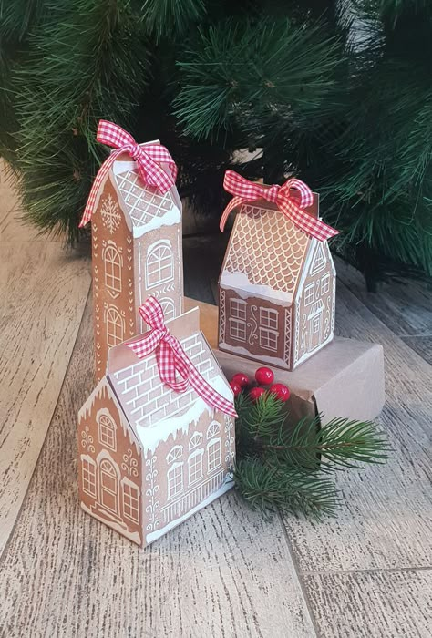 Gingerbread Gift Boxes, Gingerbread House Gift Boxes, Gingerbread Gift Wrapping Ideas, Diy Gingerbread Houses, Brr Basket, Gingerbread House Template, Diy Gingerbread, House Gift Box, Christmas Package