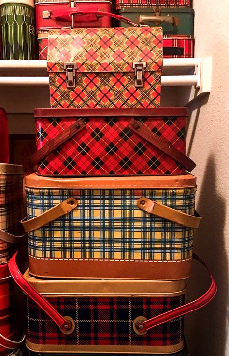 vintage plaid tin picnic baskets and lunchboxes from 1950’s Plaid Thermos, Vintage Picnic Basket, Retro Christmas Decorations, Vintage Lunch Boxes, Lata Vintage, Vintage Thermos, Basket Decor, Picnic Baskets, Berry Farm