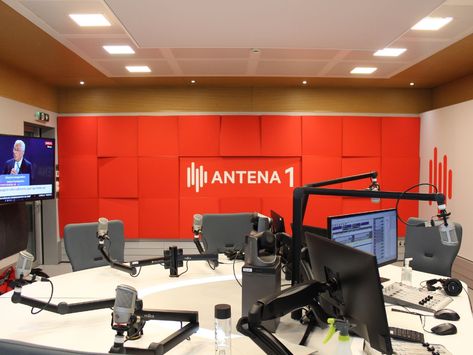 Radio Studio Design Ideas, Radio Station Studio Design, Radio Studio Design, Radio Station Studio, Broadcast Studio, Podcast Design, Radio Studio, Tv Set Design, Radio Design