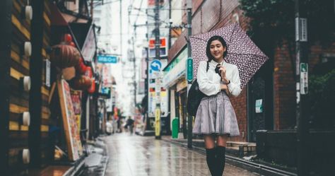 How To Survive Japan's Earliest Rainy Season - Rambling Merchant Summer Outfits Japan, Rainy Day Summer Outfits, Rainy Season Outfit, Japanese Workwear, Rainy Day Hairstyles, Japan Outfits, Japanese Uniform, Rain Outfit, Traditional Suit