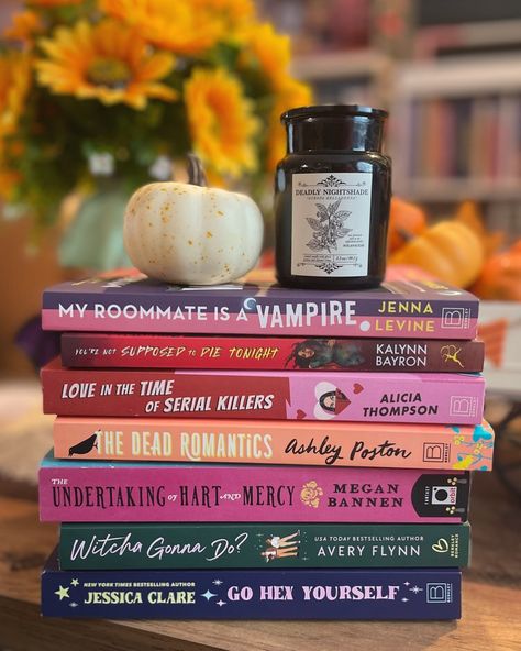 My Roommate Is A Vampire Book, My Roommate Is A Vampire, Fall Stories, Satisfying Pics, Books Spicy, Reader Aesthetic, October Mood, Fall Books, Empowering Books