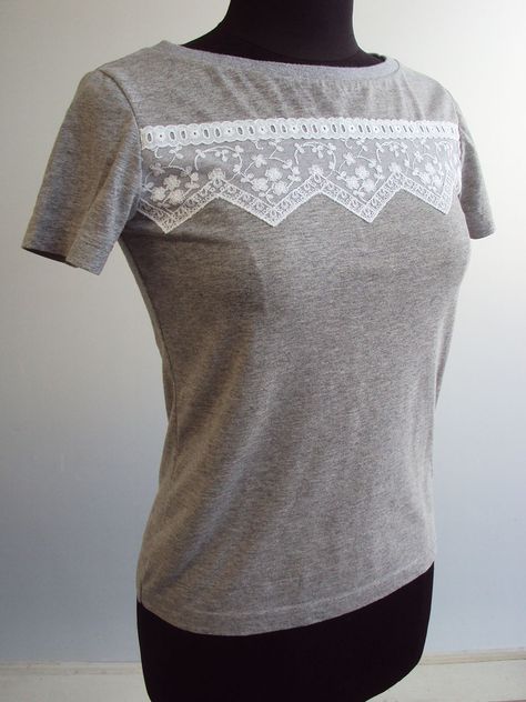 So, Zo...: Refashion Friday Inspiration: Lace Embellished T-shirts Redo Clothes, Friday Inspiration, Diy Clothes Refashion, Grandma Fashion, Embellished Shirt, Sewing Clothes Women, Tshirt Refashion, Diy Vetement, Embellished Jeans