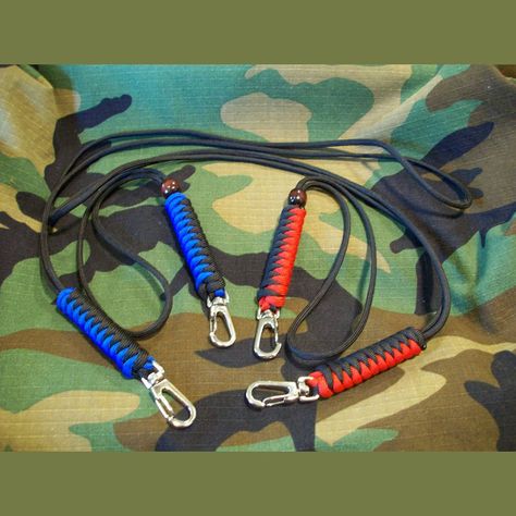 Our Snake Knot Neck and Wrist lanyards look best with 2 colors so you can actually see the knot. Durable way to car keys and IDs. Add a break-away clasp. Paracord Wrist Lanyard, Paracord Knife Lanyard Diy, Snake Knot Paracord, Paracord Duck Call Lanyard, Paracord Whistle Lanyard, Paracord Hex Nut Keychain, Snake Knot, Paracord Keychain, Wrist Lanyard