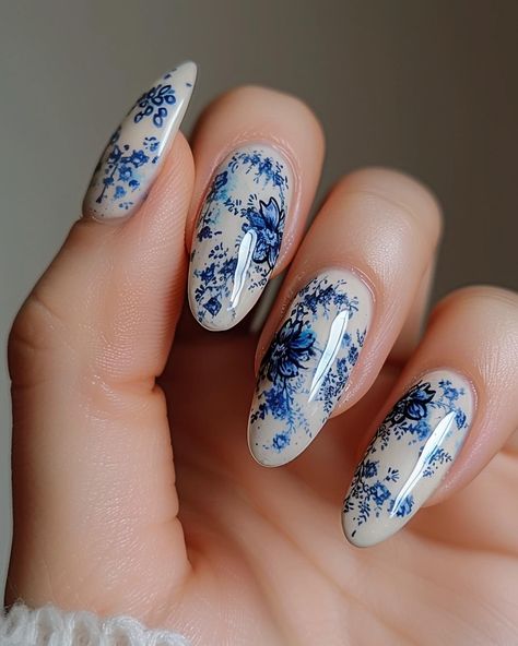 Ceramic Nail Art, Blue White Nail Art, Blue And White Porcelain Nails, White And Blue Gel Nails, Blue And White China Nails, Kintsugi Nails, Blue China Nails, Porcelain Nail Art, Nails Trendy Short