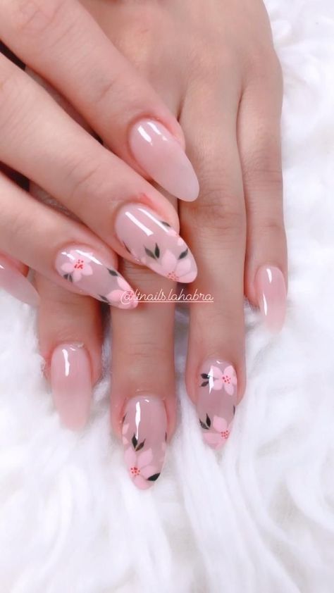 Pink Ombre Nails With Flowers, Nails For Summer, Art Deco Nails, Pink Ombre Nails, Daisy Nails, Almond Nails Designs, Nails 2023, Floral Nails, Chic Nails