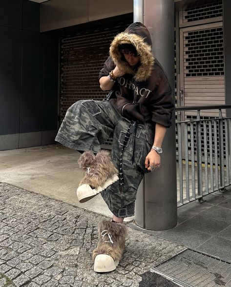 faux fur fits, all fall . . . #fauxfur #falloutfits #ootd #outfitinspo Camo Sweatpants Outfit, Fur Boots Outfit, Fall Board, Streetwear Inspo, Arts Ideas, Camo Outfits, Outfits Y2k, Future Outfit, Trapper Hats