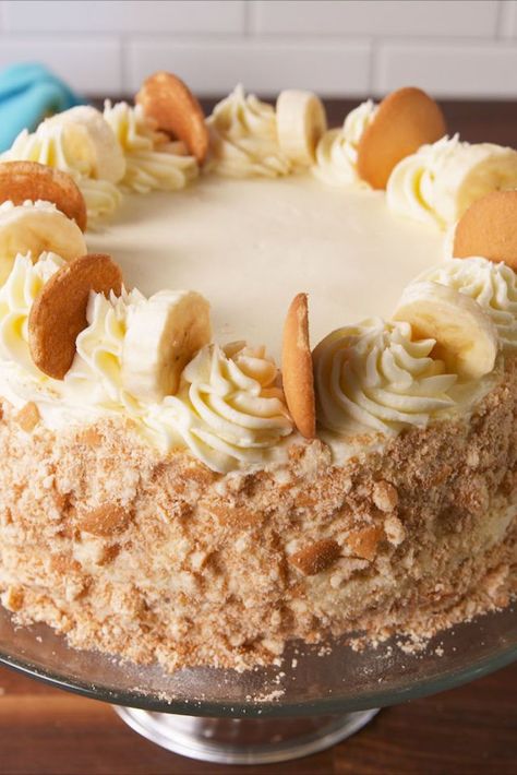 Easy Banana Pudding Cake Recipe, Bulk Dessert Recipes, Banana Pudding Cake Easy, Banana Pudding Cake Recipe, Desserts Banana, Yellow Cakes, Banana Cakes, Kue Macaroon, Banana Pudding Cake