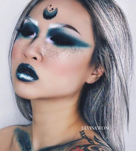 @divinawong Makeup Ideas Fairy, Blue Fairy Makeup, Fairy Makeup Ideas, Alien Make-up, Makeup Ideas Wedding, Fantasy Make-up, Alien Makeup, Festival Make Up, Galaxy Makeup