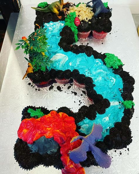 Cupcake Cakes Pull Apart Dinosaur, Jurassic Park Cupcake Cake, Pull Apart Cupcake Cake Dinosaur, Cupcake Cakes Dinosaur, Dino Pull Apart Cupcakes, Dino Cupcake Cake Pull Apart, Dinosaur Pull Apart Cupcakes, Dinosaur Cupcake Ideas, Dinosaur Cupcake Cake