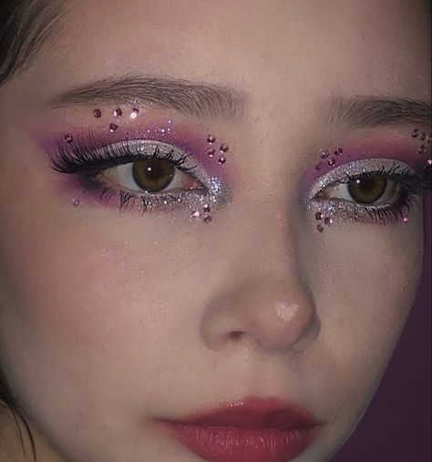 Glitter Makeup With Gems, Makeup Looks Princess, Makeup Ideas Princess, Colorful Glitter Makeup, Jem Makeup Looks, Fairy Makeup Simple, Pink Fairy Makeup Looks, Princess Makeup Aesthetic, Melanie Martinez Makeup Looks