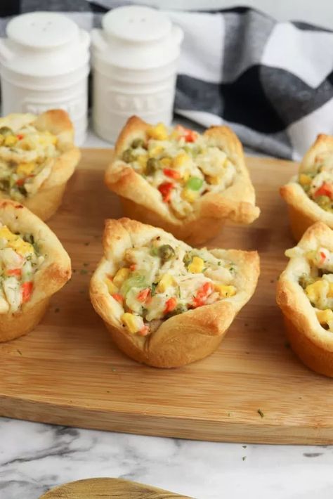 are fun and easy to make for any holiday party. These mini crescent dough cups are filled with chicken pot pie filling and baked. They are the perfect bite-sized appetizer to hand out at Thanksgiving. Your family and friends will love them!     Chicken Pot Pie Crescent Rolls  These individual chicken pot pies are made by placing the crescent dough in the cups of a muffin tin to use as the crust and then filling them up with the pot pie mixture and baking in the oven. Instead of making an… Chicken Pot Pie Crescent Rolls, Pot Pie Crescent Rolls, Pot Pie With Crescent Rolls, Individual Chicken Pot Pies, Chicken Pot Pie Filling, Low Fat Chicken, Baked Pork Chops Oven, Chicken Shawarma Recipe, Chicken Pot Pie Recipe