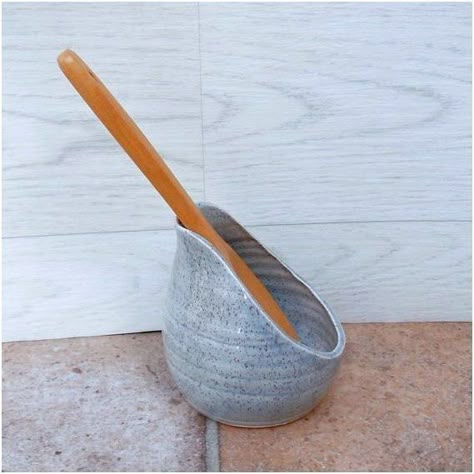 Diy Keramik, Pottery Projects, Pottery Supplies, Wheel Thrown Ceramics, Wheel Throwing, Cerámica Ideas, Ceramic Spoon Rest, Pottery Inspiration, Slab Pottery