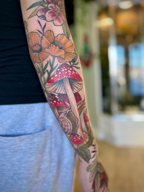 Half Sleeve Tattoos Color, Mushroom Tattoo Ideas, Cottagecore Tattoo, Tattoos Zodiac, Tattoos Moon, Natur Tattoo Arm, Tattoos Heart, Tattoos Flowers, Mushroom Tattoo