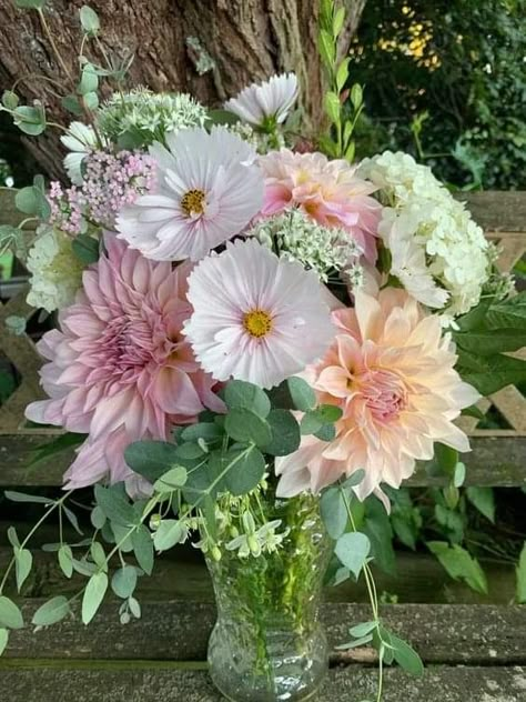 Dahlia And Rose Arrangement, Cosmos In Bouquet, Dahlia And Cosmos Bouquet, Dahlia Cosmos Bouquet, Flowers In Vintage Vases, Garden Cosmos Flower, Flower Bouquet Dahlia, Bouquet With Cosmos, Farm Flower Arrangement