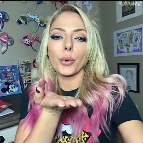 Alexa Bliss Selfie, Alexis Bliss, Fridge Photos, Avril Lavigne Style, Lexi Kaufman, Boyfriend Pranks Pictures, Bray Wyatt, Wwe Smackdown, Alexa Bliss