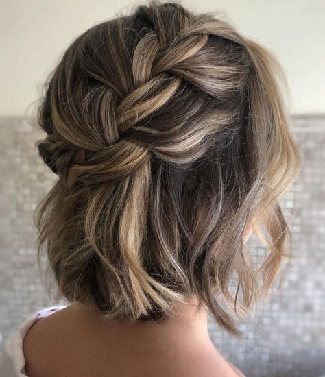 Short Bridal Hair, Braided Half Updo, Short Hair Bride, Chin Length Haircuts, Half Up Wedding Hair, Short Hair Bun, Curly Wedding Hair, Hairdo Wedding, Birthday Hairstyles