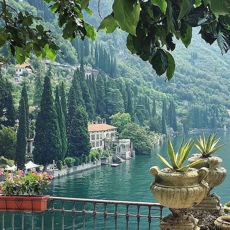 IfoulkiWorld on Instagram: “Who could be the owner of this amazing villa on the Como Lake? ~ Italy  Photo: @travelinggentleman Congrats! 😍 ➡ Founder…” Lac Como, Ashley Smith, Como Lake, Lake Como Italy, Como Italy, Lake Sunset, Italy Photo, Landscape Scenery, Dress Clothes