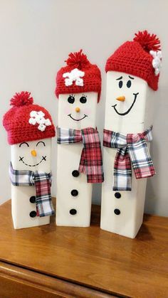 Wooden Snowmen, Wood Snowman, Wooden Snowman, Wooden Christmas Decorations, Christmas Wood Crafts, Snowman Crafts, Christmas Wood, Christmas Deco, Homemade Christmas