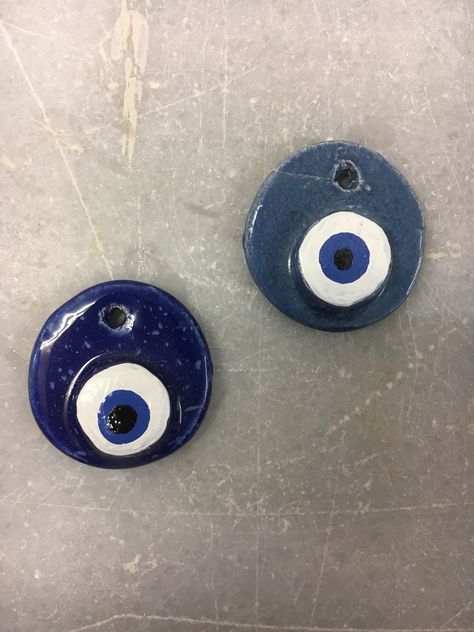 Evil Eye Ceramics, Evil Eye Clay, Safety Pin Diy, Ceramic Evil Eye, Necklace Clay, Crafty Hobbies, Kawaii Crafts, Turkish Eye, Sculpture Art Clay