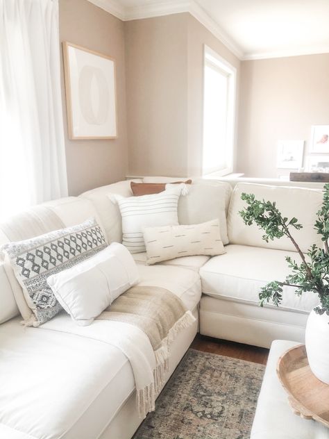 Light And Airy Small Living Room, Clean Simple Living Room, Relaxing Living Room Ideas, Cream Couch Living Room, Cream Sofa Living Room, Living Room Wallpaper, Spring Living Room, Cream Living Rooms, Spring Refresh