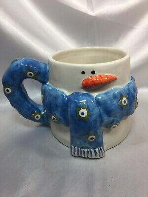 Ceramic Sculpture Mug, Ceramic Class Projects, Christmas Mug Decorating Ideas, Ceramic Mugs Painting, Holiday Ceramics Ideas, Sculptural Mugs, Diy Ceramic Mugs, Christmas Ceramics Ideas, Sculpted Mugs