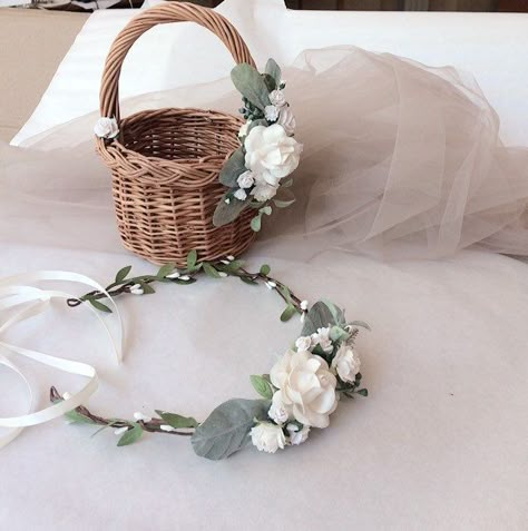 Twig Basket, Rustic Basket, Wedding Flower Girl Basket, Rustic Baskets, White Baskets, Flower Girl Baskets, Small Basket, Ideas For Weddings, Flower Girl Basket