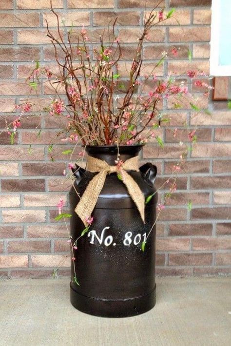 20 Creative Milk Can Garden Ideas - 134 Milk Can Garden Ideas, Milk Can Table, Milk Can Decor, Rustic Front Porch, Porch Inspiration, Bronze Spray Paint, Old Milk Cans, Vintage Milk Can, Spray Paint Cans