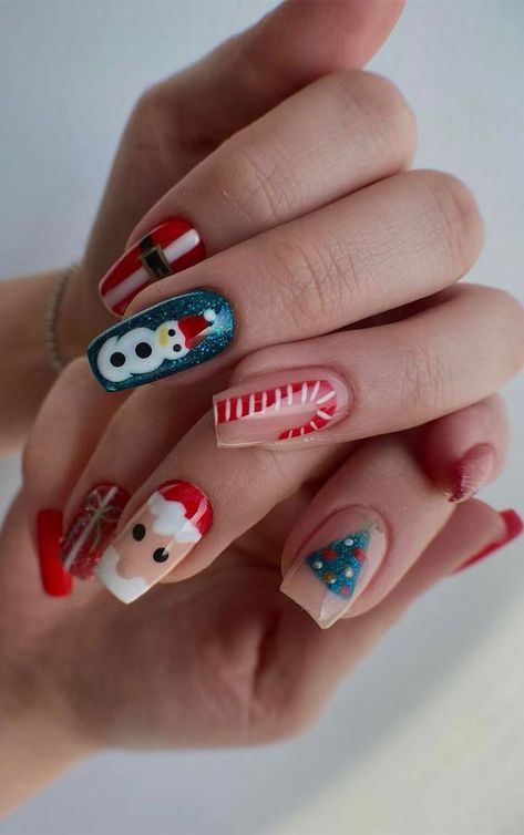 mixed red christmas nails, christmas nails, festive nails, cute christmas nails Holiday Nail Set, Nails Reindeer, Fun Christmas Nails, Alternative Nails, Reindeer Nails, Santa Hat Nails, Match Nails, Festive Holiday Nails, Nails Bow