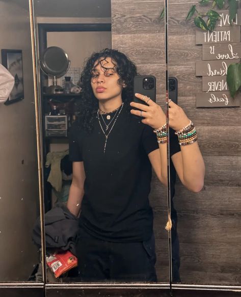 Stud With Long Hair, Stud Curly Hairstyles, Masc Women Curly Hair, Tatted Masc Women, Pretty Lesbian Style, Stud Curly Hair, Masc Latinas, Curly Hair Masc Women, Fine Masc Women