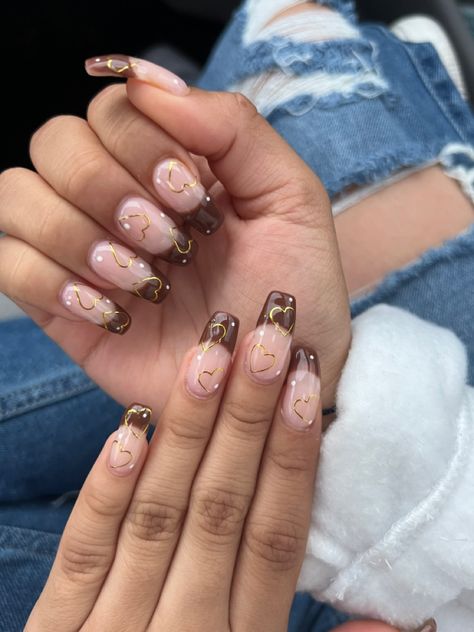 Gold Heart On Nails, Brown Gold Nails Design, Brown And Purple Nails, Brown Valentines Nails, Brown Heart Nails, Brown And Pink Nails, Valentine Nails Pink, Brown Nails Design, Vday Nails