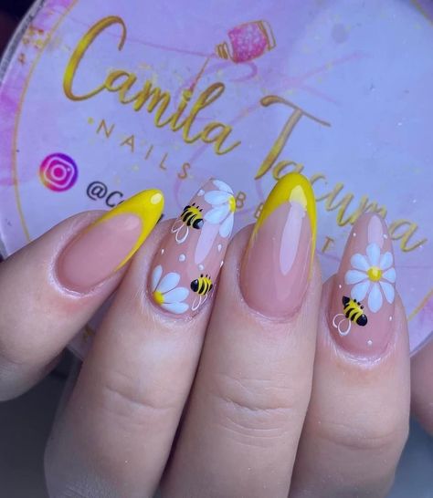 Bee Nails, Yellow Nails Design, Unghie Nail Art, Daisy Nails, Long Acrylic, Glass Nails, Yellow Nails, Chic Nails, Fancy Nails