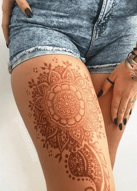 Thigh Henna, Palm Henna Designs, Jagua Tattoo, Henna Color, Leg Henna, Henna Drawings, Simple Arabic Mehndi Designs, Henna Inspired Tattoos, Tattoo Mandala