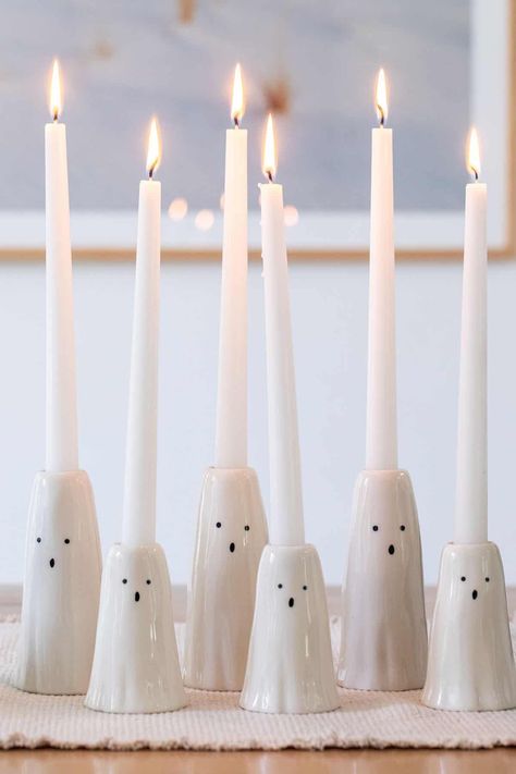 Cute Simple Garden Ideas, Halloween Decorations Diy Apartment, Amanda Escoe Halloween, Halloween Porch Planter Ideas, Non Tacky Halloween Decor, 90s Halloween Aesthetic Decor, Grandmillenial Halloween, Ghost Candle Holder, Cute Spooky Decor